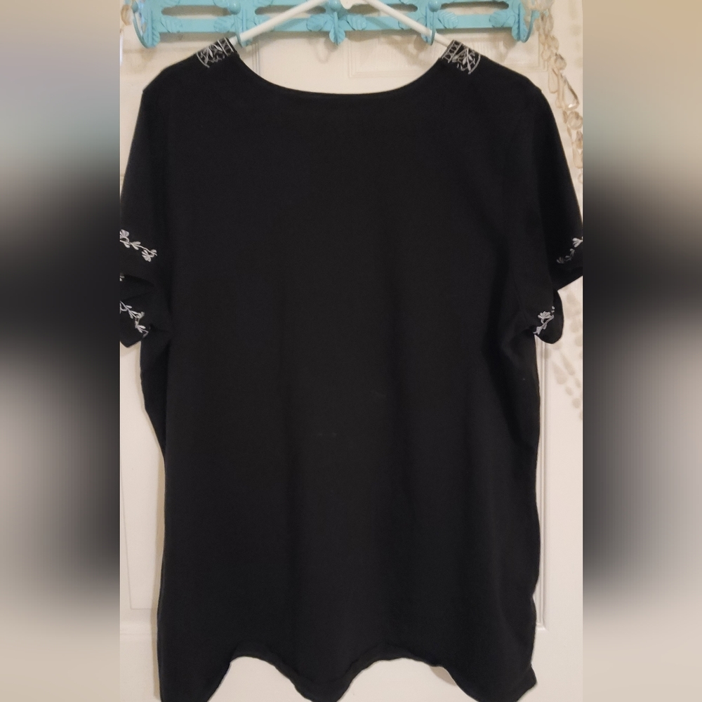 Plus size blouse - Picture 2 of 4